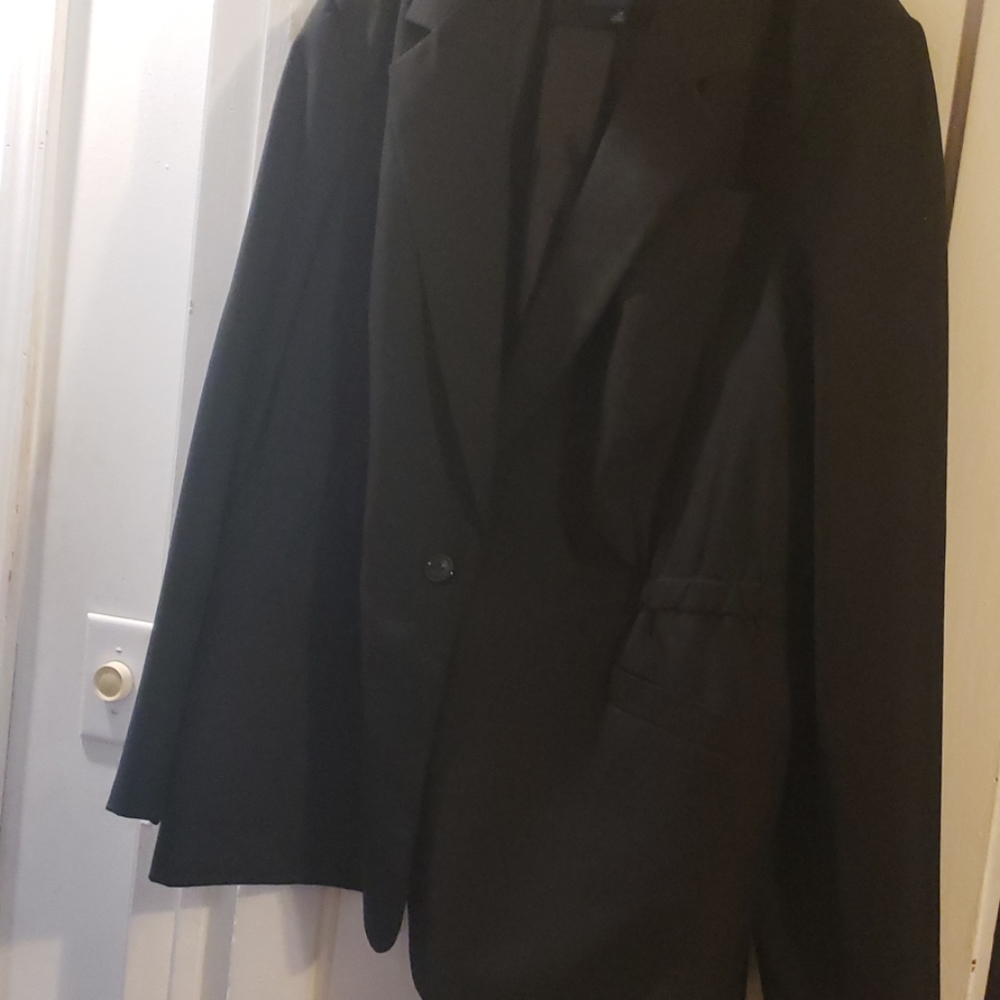 A black Eloquii blazer